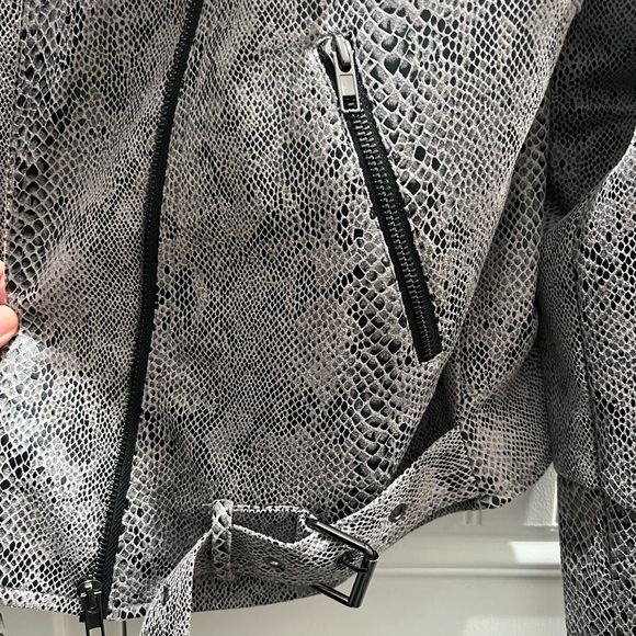 Snake print jacket - Picture 2 of 5